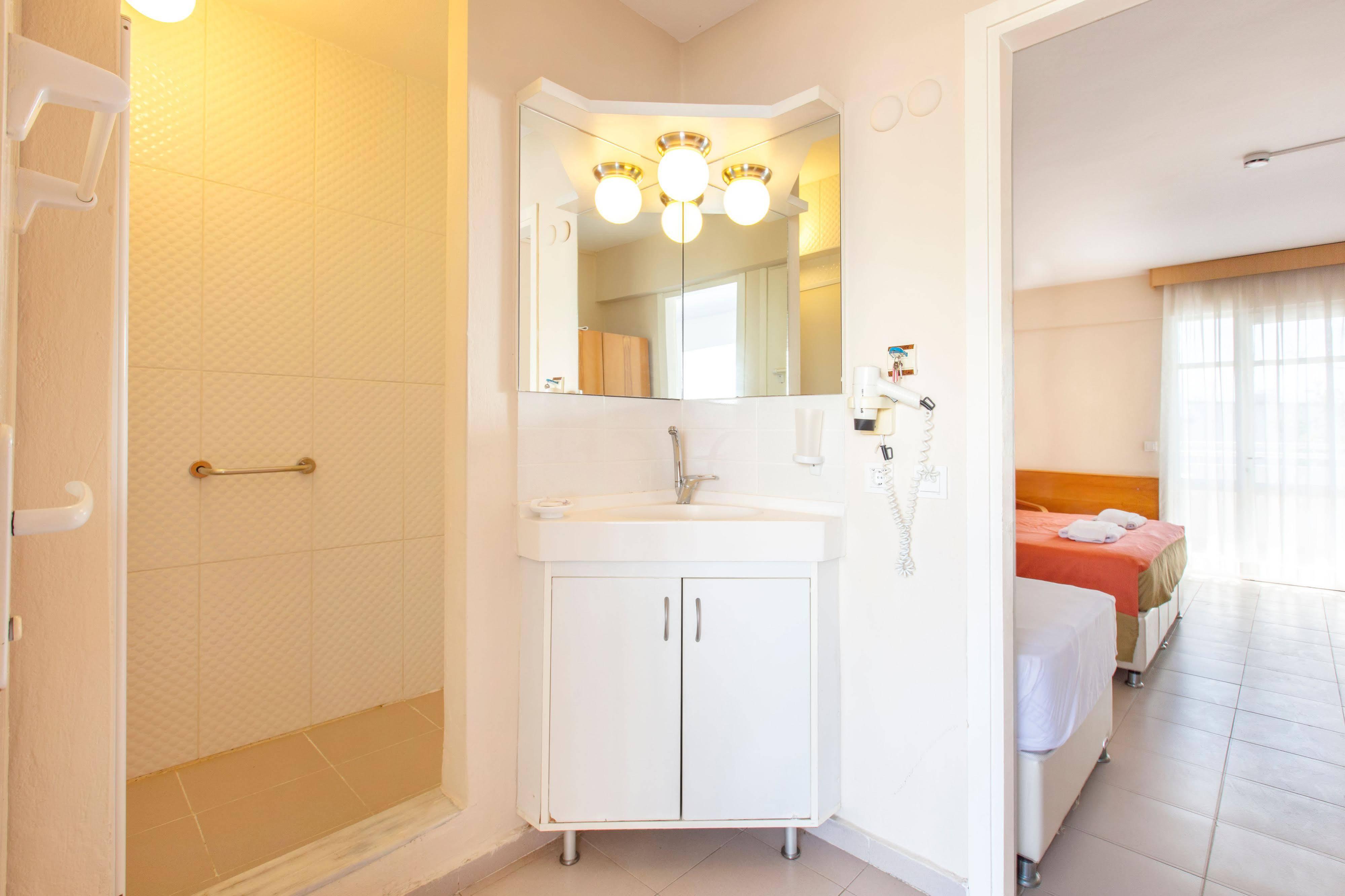 Hotel Golden Gate Kuşadası Buitenkant foto