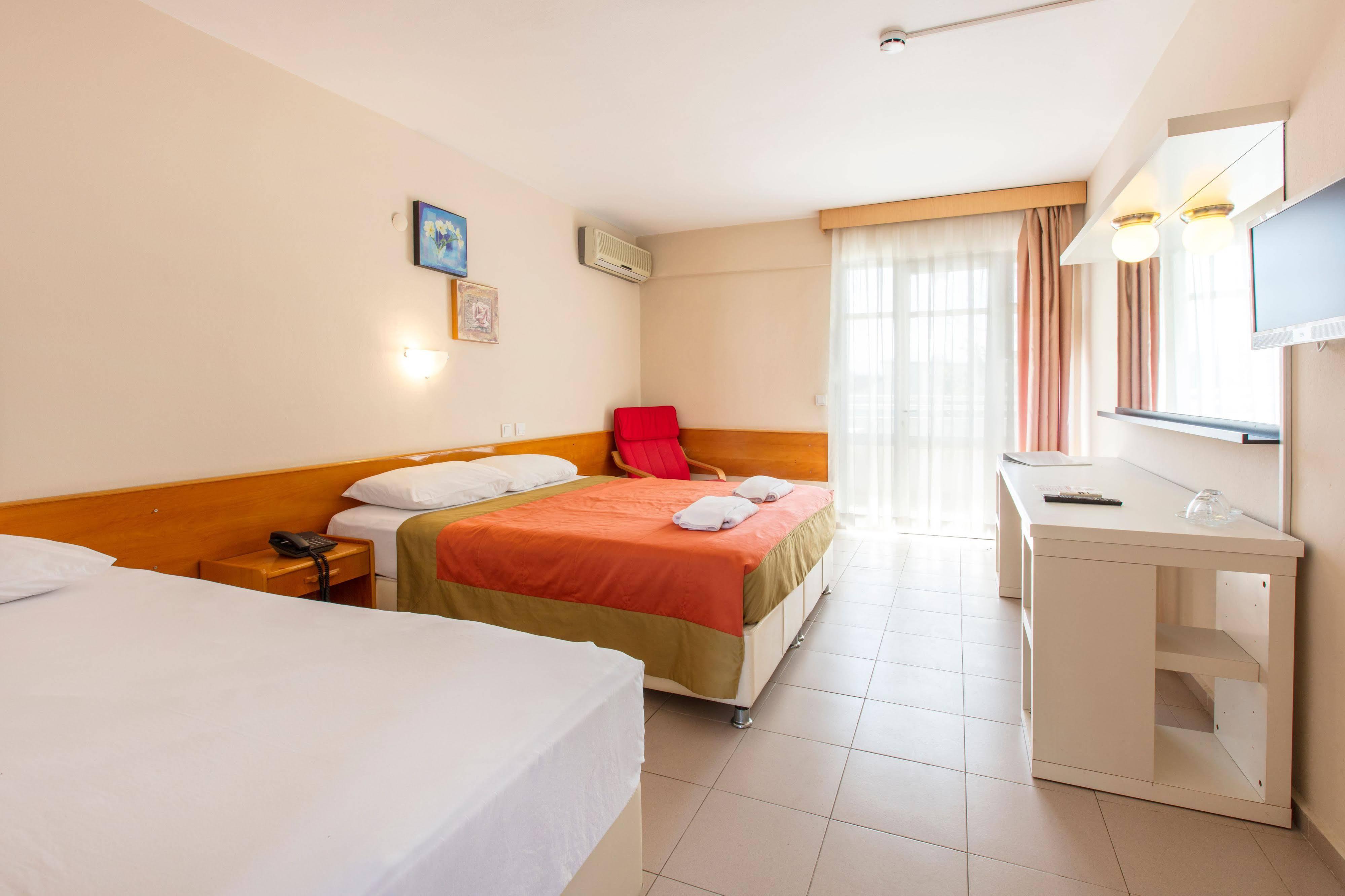 Hotel Golden Gate Kuşadası Buitenkant foto